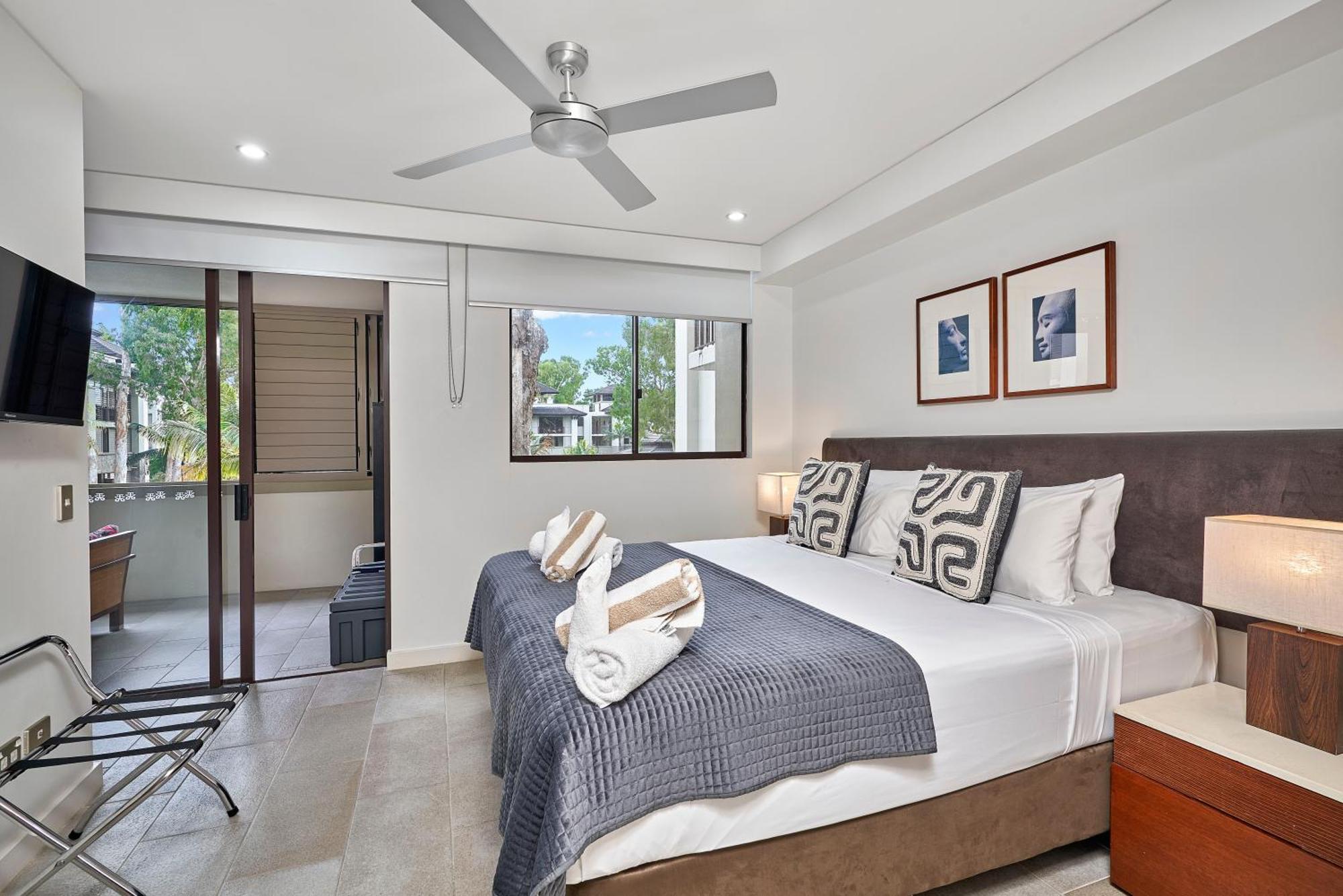 Private Apartments In The Temple Beachfront Resort Palm Cove Cameră foto