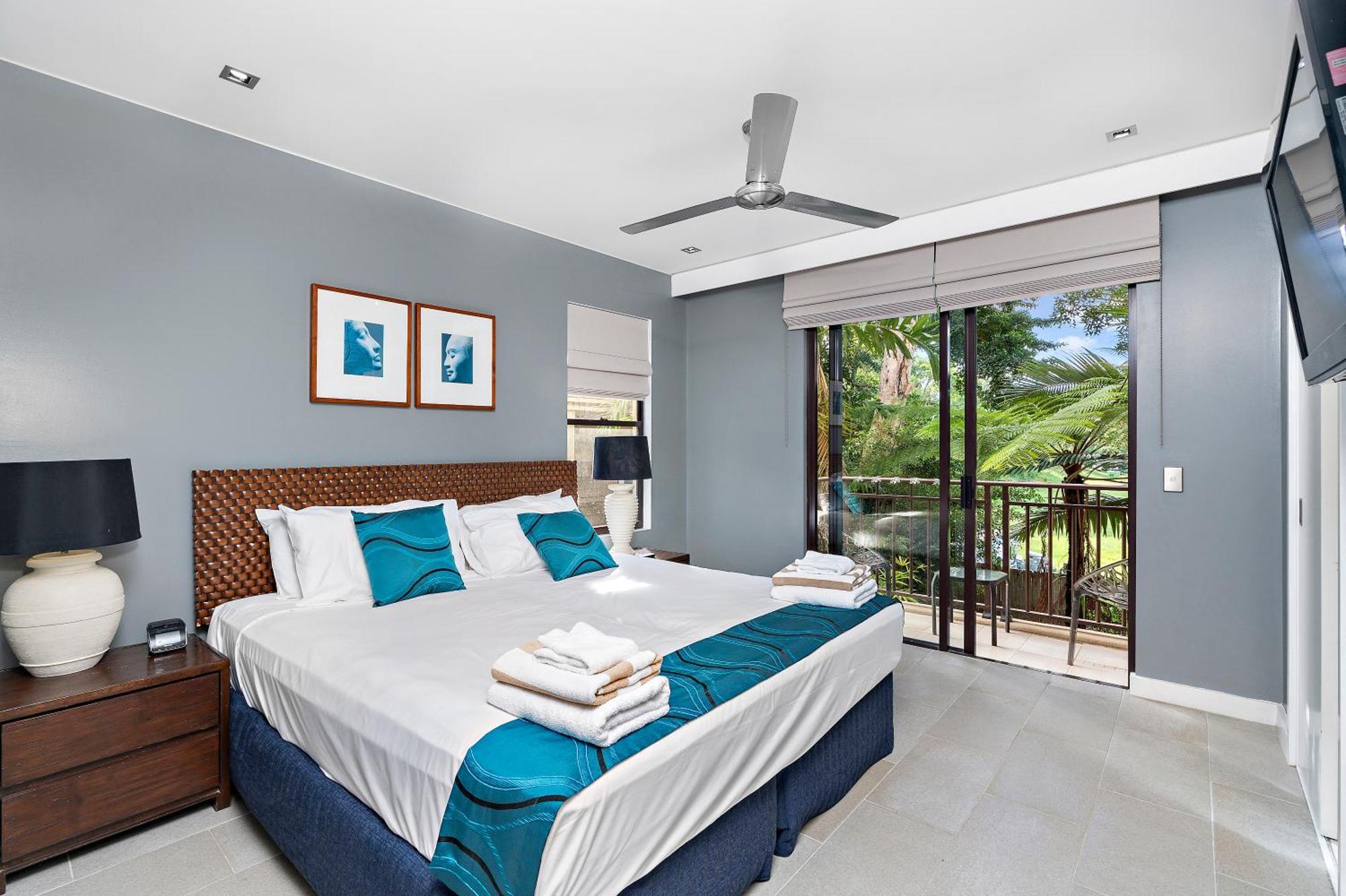 Private Apartments In The Temple Beachfront Resort Palm Cove Cameră foto
