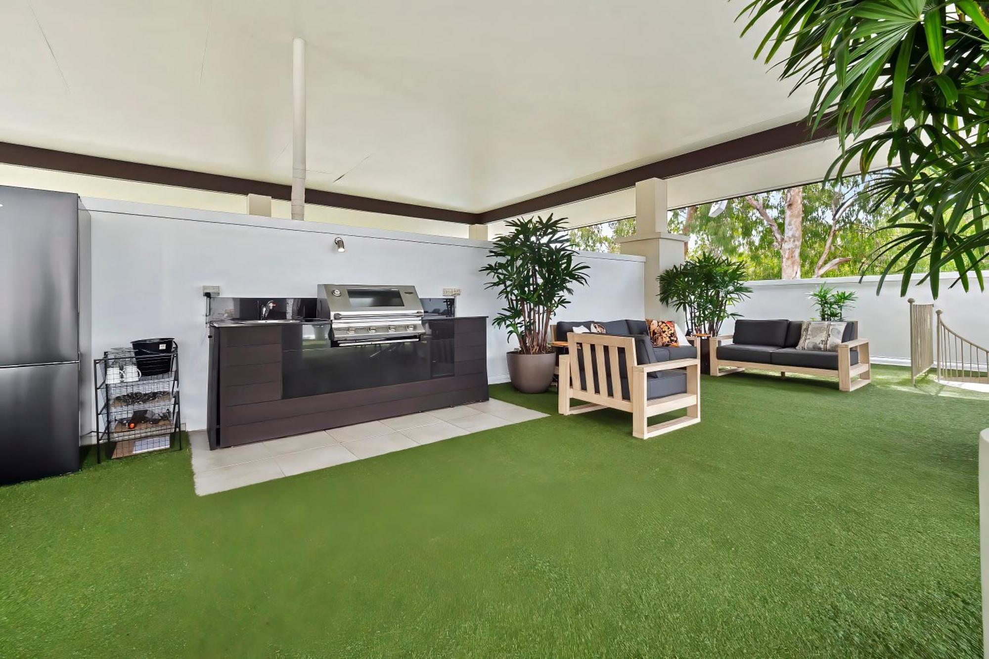 Private Apartments In The Temple Beachfront Resort Palm Cove Cameră foto
