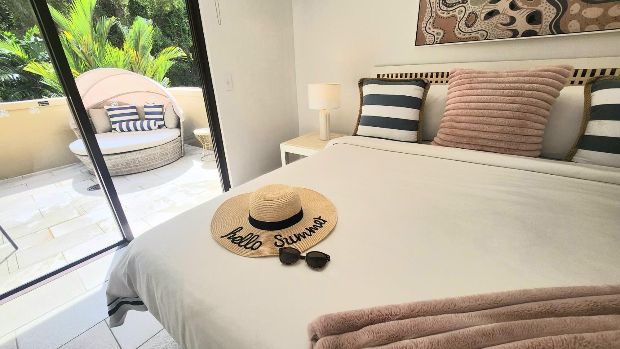 Private Apartments In The Temple Beachfront Resort Palm Cove Cameră foto