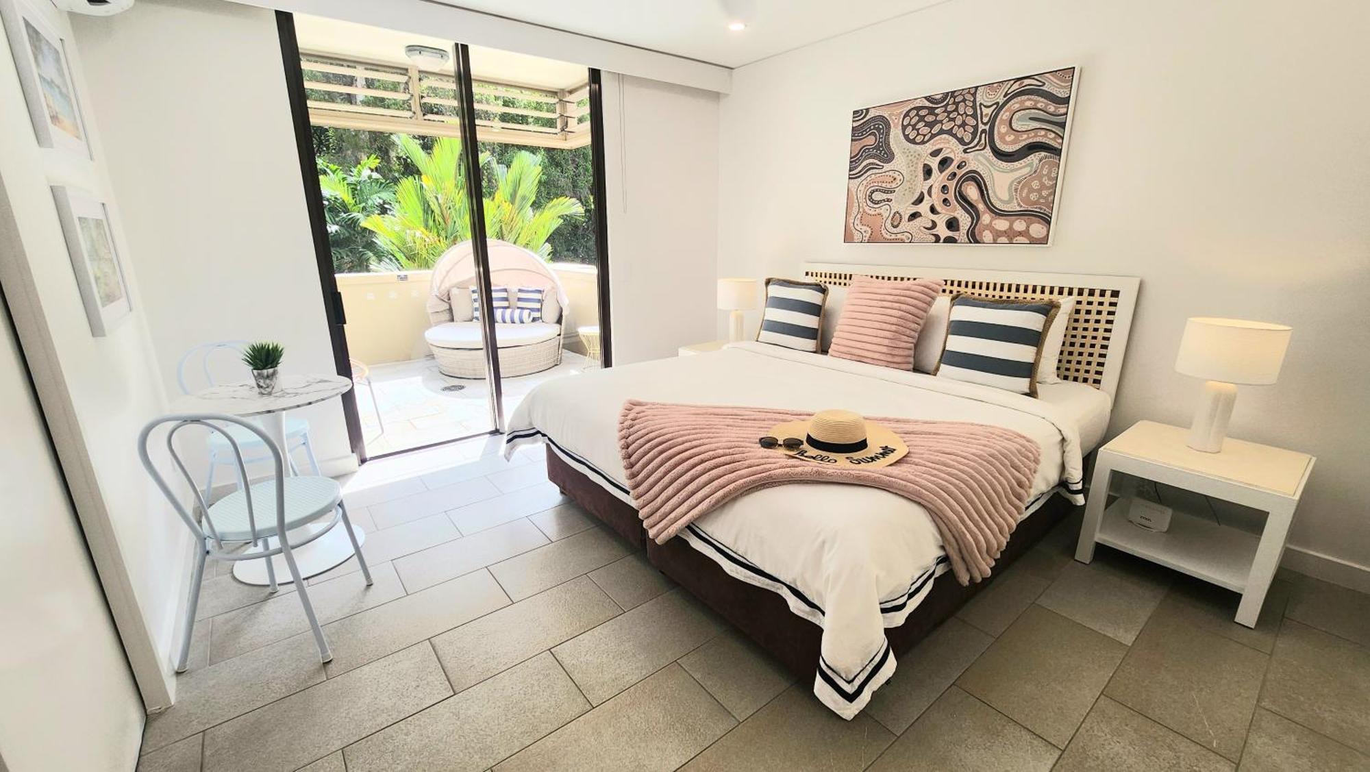 Private Apartments In The Temple Beachfront Resort Palm Cove Cameră foto