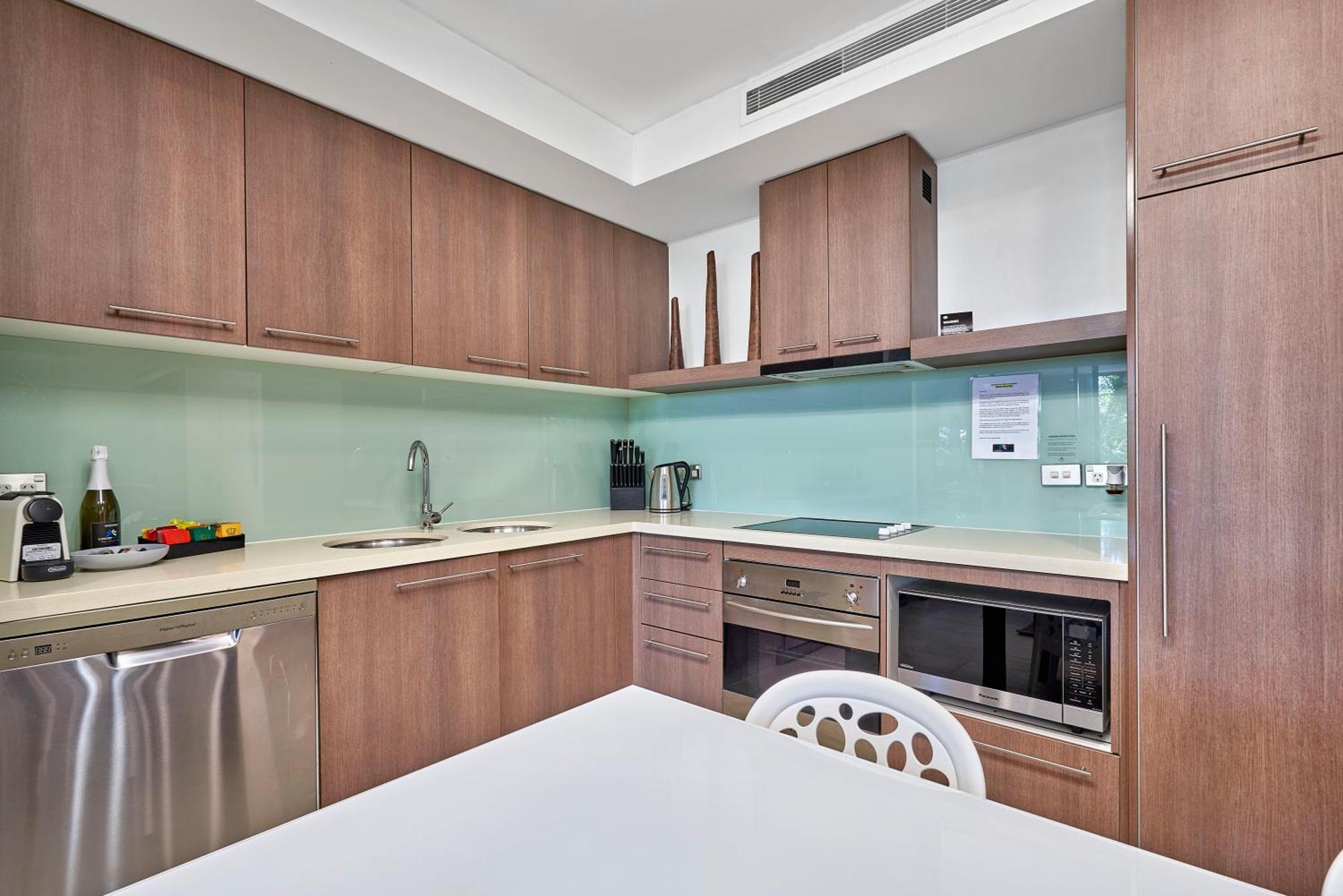 Private Apartments In The Temple Beachfront Resort Palm Cove Cameră foto